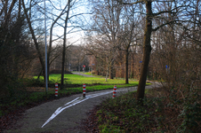 900604 Gezicht op de Offerhausweg (fietspad) te Utrecht, in de richting van de Waterlinieweg.